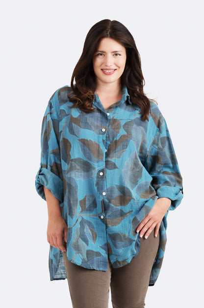 Kotirouva Leeves paitapusero – pellavainen lehtiprinttinen pusero, kaulukset ja pitkät tampilliset hihat