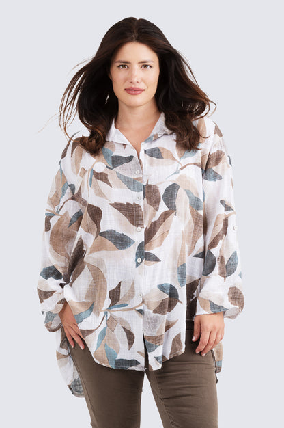 Kotirouva Leeves paitapusero – pellavainen lehtiprinttinen pusero, kaulukset ja pitkät tampilliset hihat