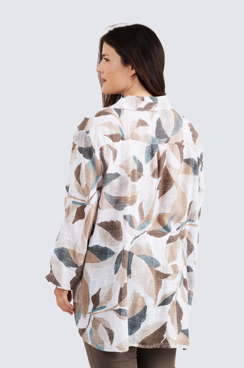 Kotirouva Leeves paitapusero – pellavainen lehtiprinttinen pusero, kaulukset ja pitkät tampilliset hihat