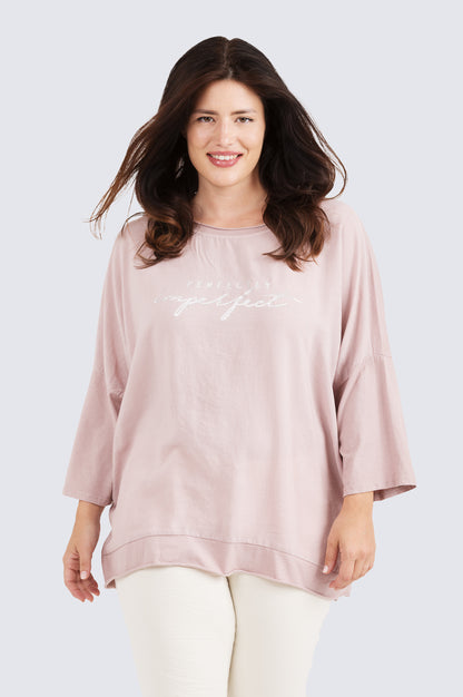 Perfectly Imperfect pitkähihainen pusero – pellava-viskoosi etuosa, puuvillatrikoo hihat ja kimaltava teksti