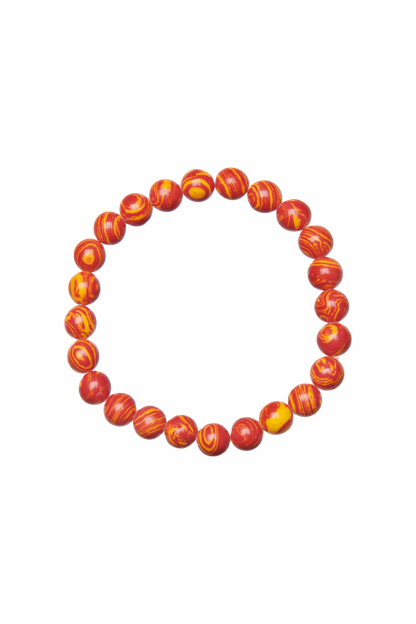 Kotirouva rannekoru marmoroiduilla kivihelmillä, joustava ja kevyt, ajaton design.