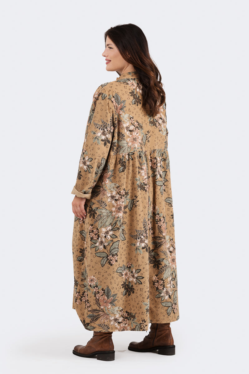 Laura-samettimekko Kotirouva – pehmeä puuvillamekko paljeteilla ja kukkakuosilla, yhden koon malli