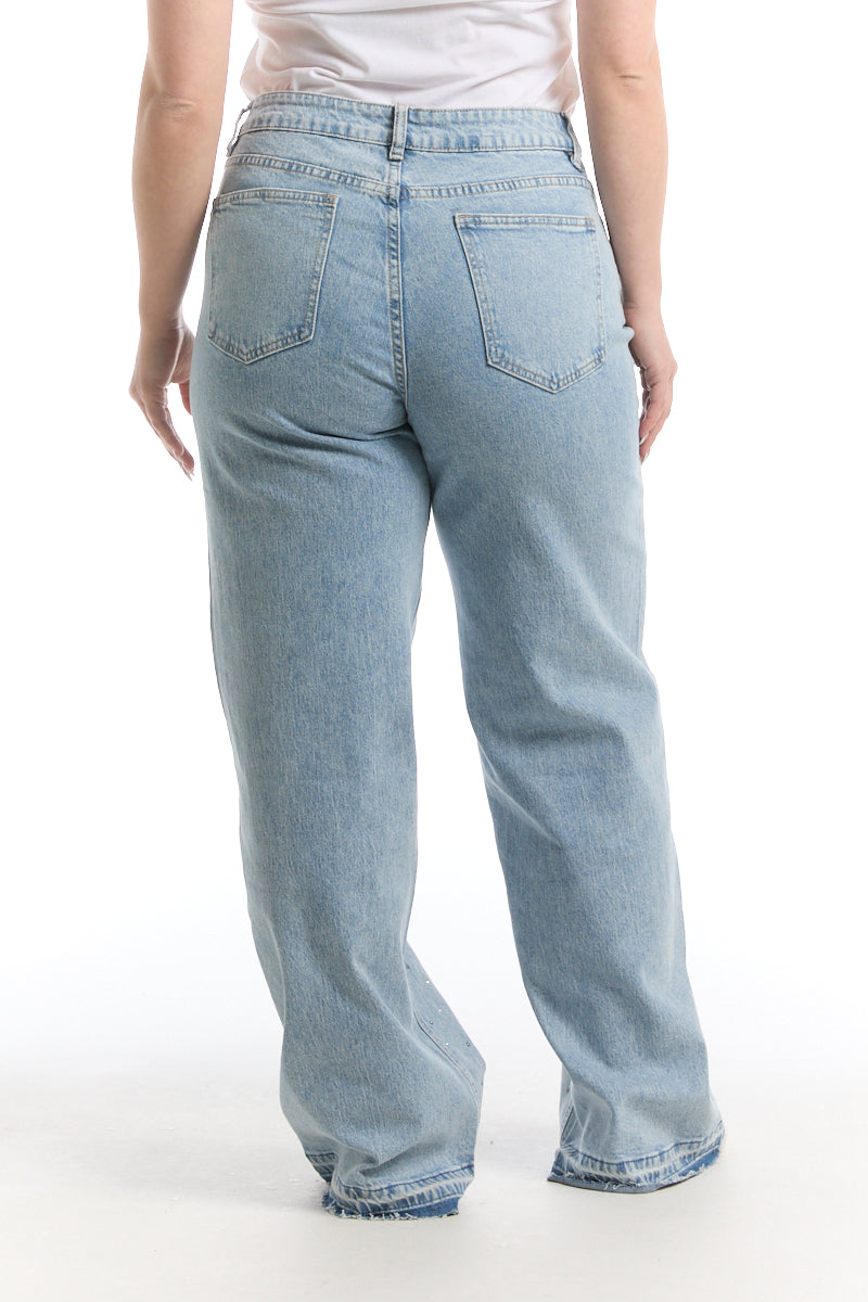 Naisten vaaleansiniset timanttifarkut, mom fit -malli, korkeavyötärö, suora leveä lahje ja hillityt strassiyksityiskohdat.