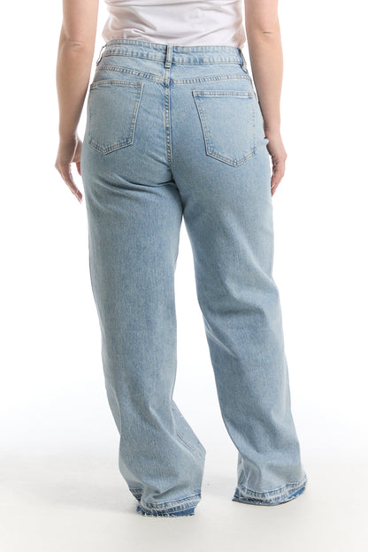 Naisten vaaleansiniset timanttifarkut, mom fit -malli, korkeavyötärö, suora leveä lahje ja hillityt strassiyksityiskohdat.