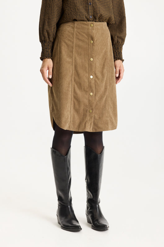 Mallery-hame iN FRONT, polvipituinen vakosamettihame kullanvärisellä nepparirivillä ja sivuhalkioilla – moderni, tyylikäs ja monikäyttöinen hame.