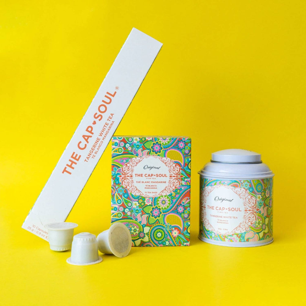 Valkoinen tee mandariinilla – Pai Mu Tan -tee appelsiininkuorella ja appelsiininkukan terälehdillä